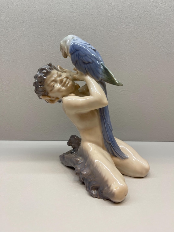 ロイヤルコペンハーゲン置物 ロイヤル コペンハーゲン デンマーク 牧神 752 オウムを抱く磁器の置物