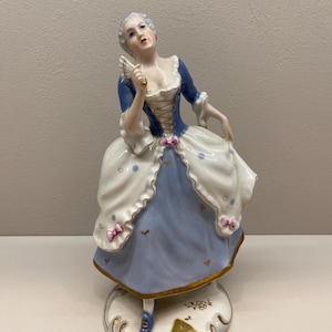 Royal Dux Czechoslovakia 139 Lady Woman with the Fan Handpainted Porcelain Figurine
