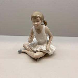 NAO Lladro Spain Lady Girl Ballerina Dancer 4 Woman Porcelain Figurine