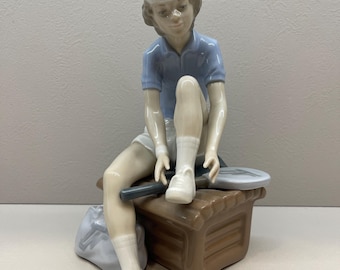 NAO by Lladro 0161 – 子犬と遊ぶ男の子の置物 | ヴィンテージスペイン