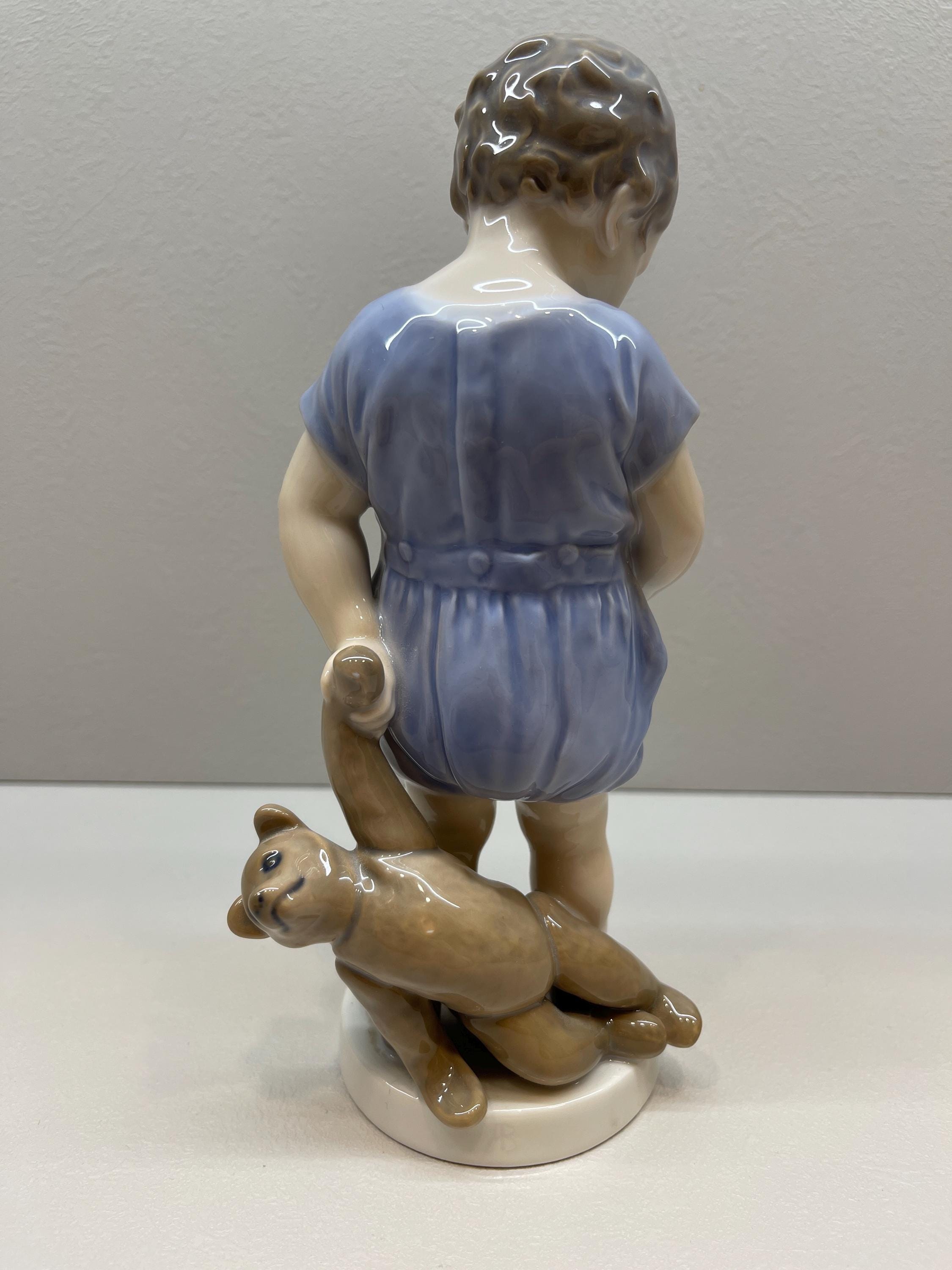 ロイヤルコペンハーゲン 3468 デンマーク製 テディベアを抱く男の子の