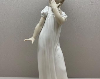 リヤドロ Lladro Nao by Lladro Girl Yawning il_fullxfull.4757313366_r4fz.jpg