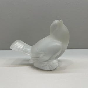 Vintage Lalique France Frosted Kristallvogelfigur - signierte Kunstglas-Spatz-Skulptur