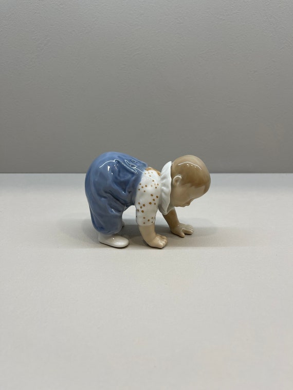 ロイヤルコペンハーゲン 1518年 デンマーク ハイハイする男の子の子供