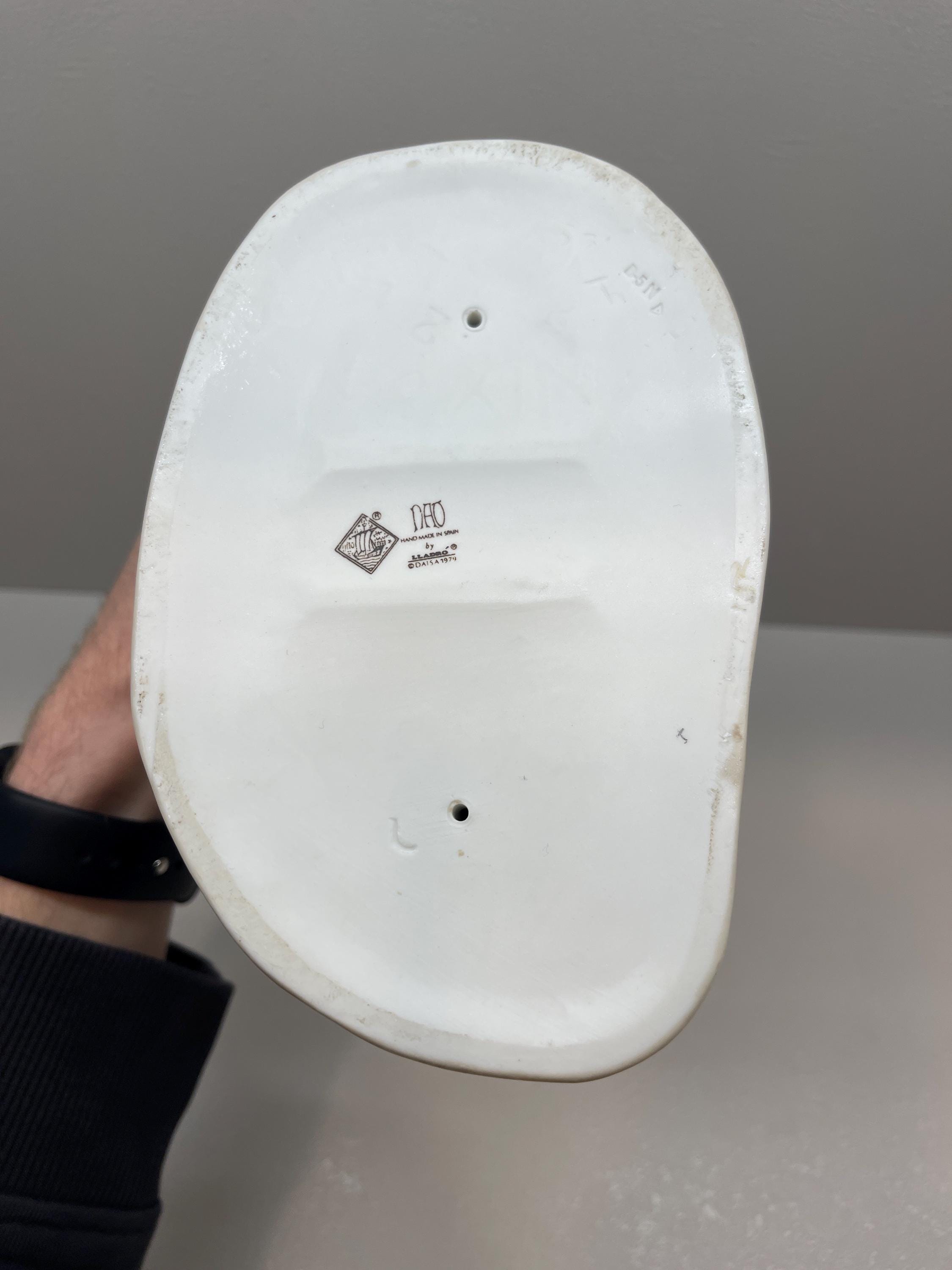 ヴィンテージ リヤドロ NAO 磁器フィギュア – 花を摘む二人の少女