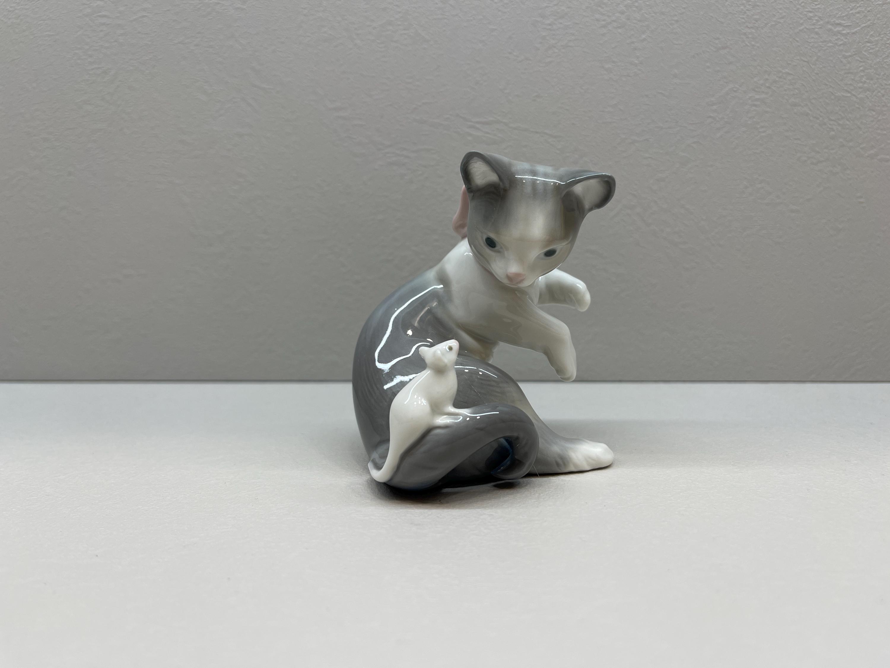 リヤドロの猫とネズミの置物 - ヴィンテージスペイン磁器の子猫の