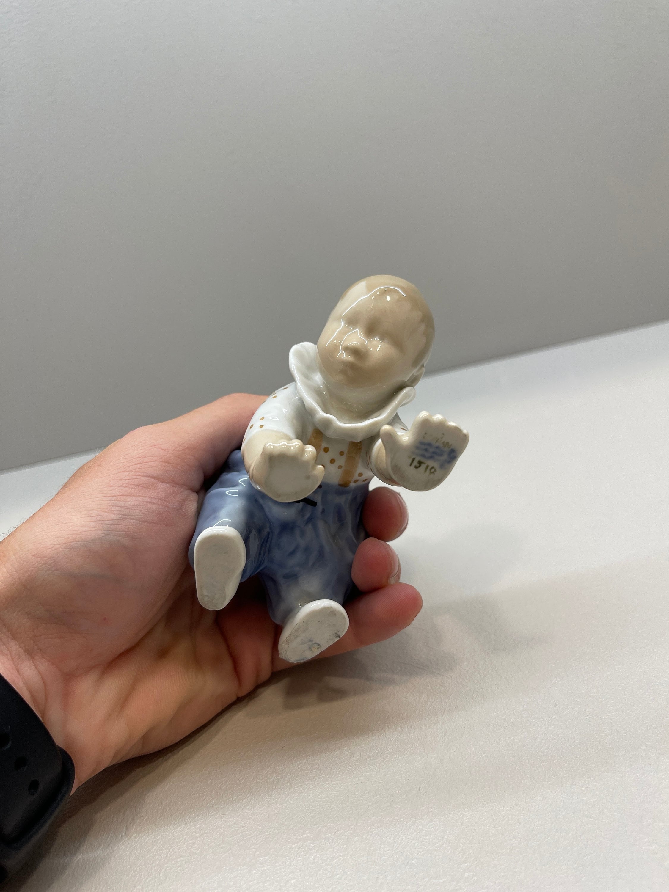ロイヤルコペンハーゲン 1518年 デンマーク ハイハイする男の子の子供