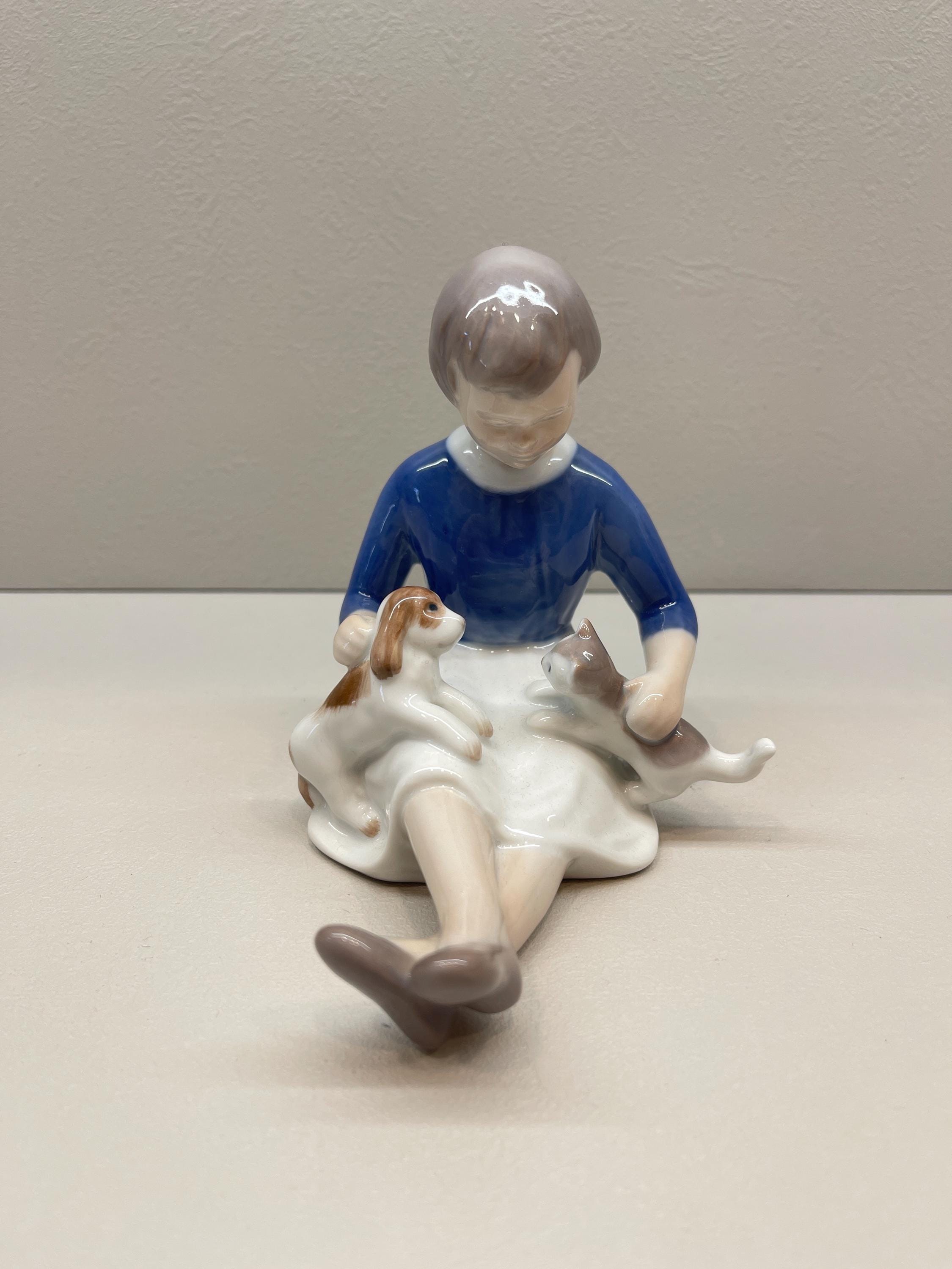 希少品 Bing & Grøndahl 母と子（作品番号1642）工芸品置物 Bing & Grøndahl 2333 Girl With Cat and Dog Figurine | Vintage
