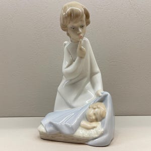 Vintage Spanish Porcelain Angel Figurine #4635 – Sleeping Baby Scene, Collectible Lladro Style Figurine