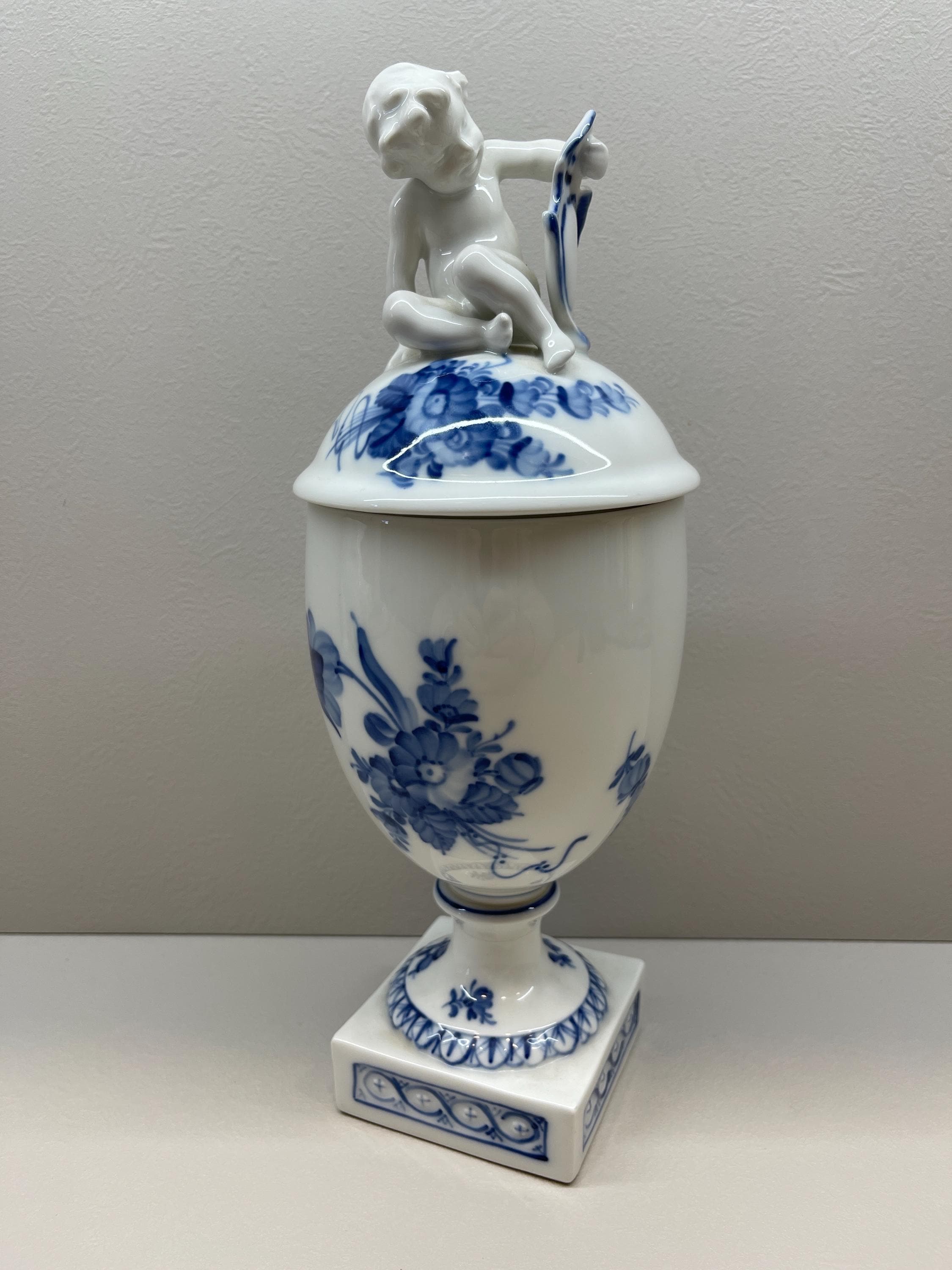Royal Copenhagen Blue Flower Lidded Trophy Urn 10/1754 - Etsy 日本