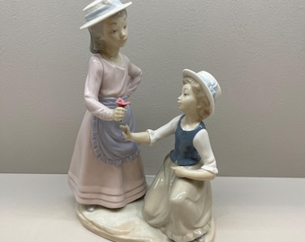 ナオ・ポーセリン、リヤドロ作「花を摘む二人の娘たち」B-20、1979年
