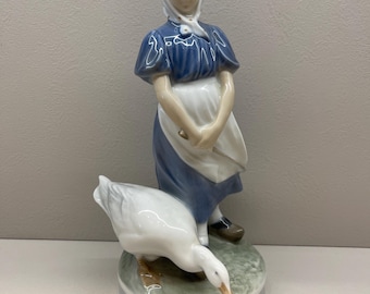 ロイヤルコペンハーゲン 063 – キャベツの上の白いネズミの置物