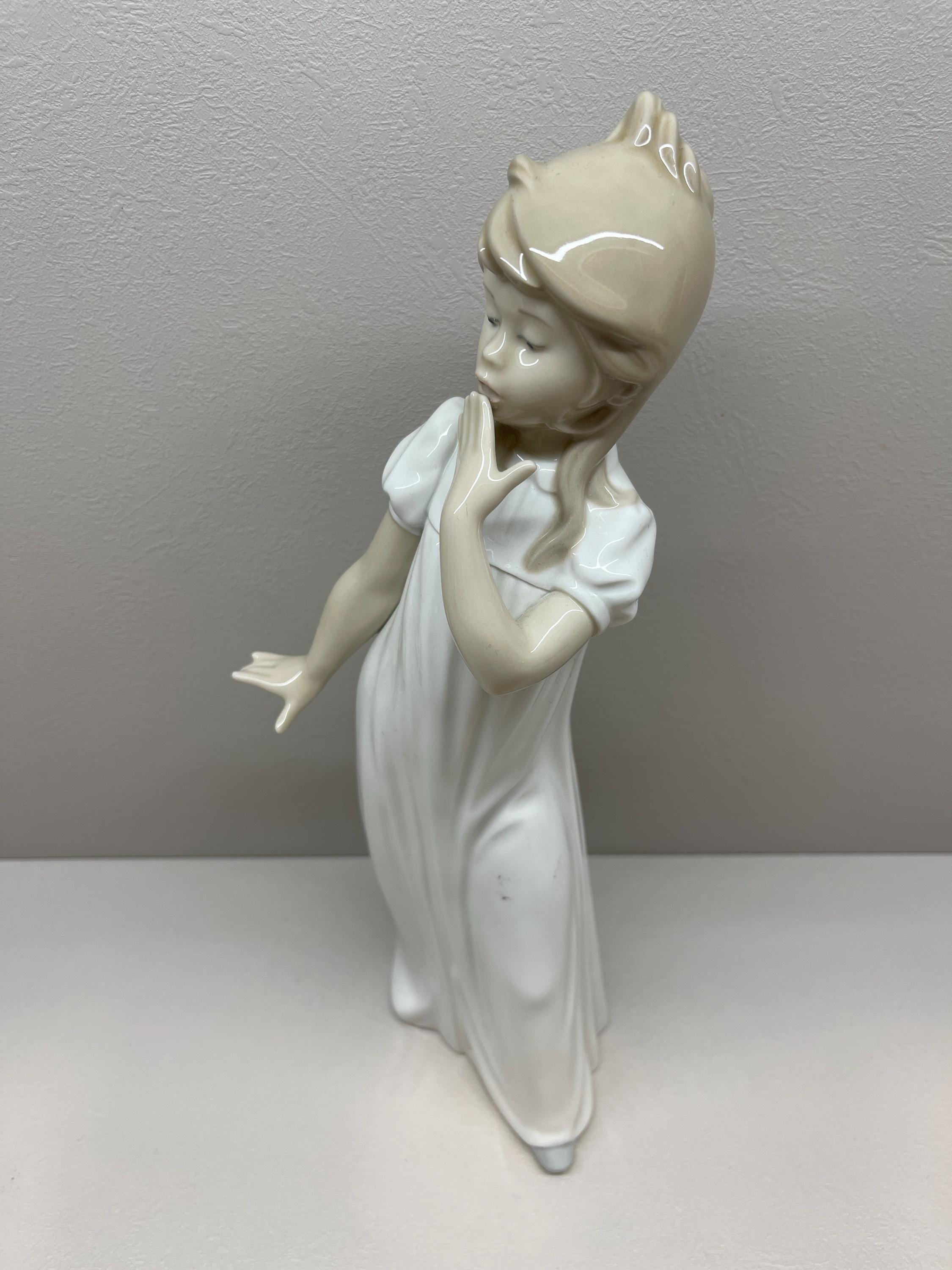リヤドロ Lladro Nao by Lladro Girl Yawning Vintage NAO by Lladro - 
