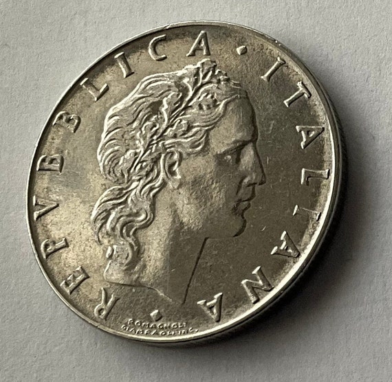 イタリア通過　リラ（68000） 1967 年イタリア 50 リラ硬貨 2 枚または 1969 年イタリア 50