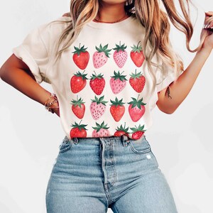 Niedliches Erdbeer-T-Shirt | Komfortfarben Sommer-Erdbeer-Shirt, Cottagecore-Beeren-T-Shirt, Erdbeerästhetik, Botanischer-Garten-T-Shirt