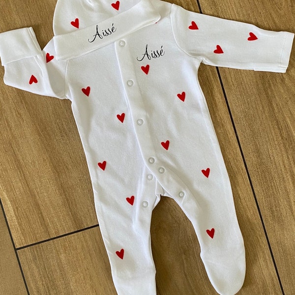 Ensemble pour naissance pyjama et bonnet personnalisé petit coeur