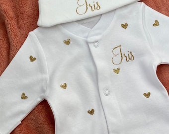 Ensemble pour naissance pyjama et bonnet bébé personnalisé petit coeur