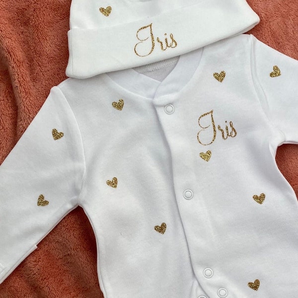 Ensemble pour naissance pyjama et bonnet bébé personnalisé petit coeur