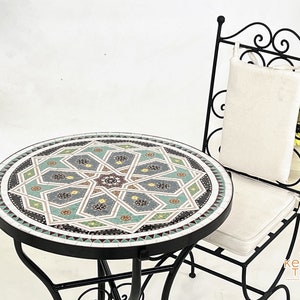 HERRLICHER MOSAIK-TISCH, handgemachter runder Tisch, marokkanischer bunter Tisch, traditionelles kundenspezifisches Design, luxuriöse Gartengartenmöbel