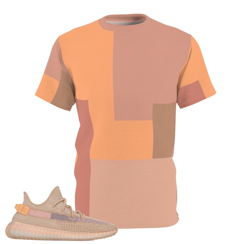 K&ouml;nnte beinhalten: Ein Paar beige und hellbraune Sneaker mit einem Mesh-Obermaterial und einer wei&szlig;en Sohle. Die Sneaker befinden sich neben einem T-Shirt mit kurzen &Auml;rmeln und einem geometrischen Muster in Orange-, Rosa- und Braunt&ouml;nen.