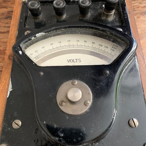 Vintage French Multimètre : Antique Multimeter in wooden box