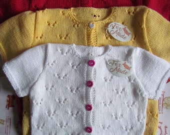 Gilet tricoté main rose, jaune, blanc 9 mois ou 2 ans acrylique ou coton