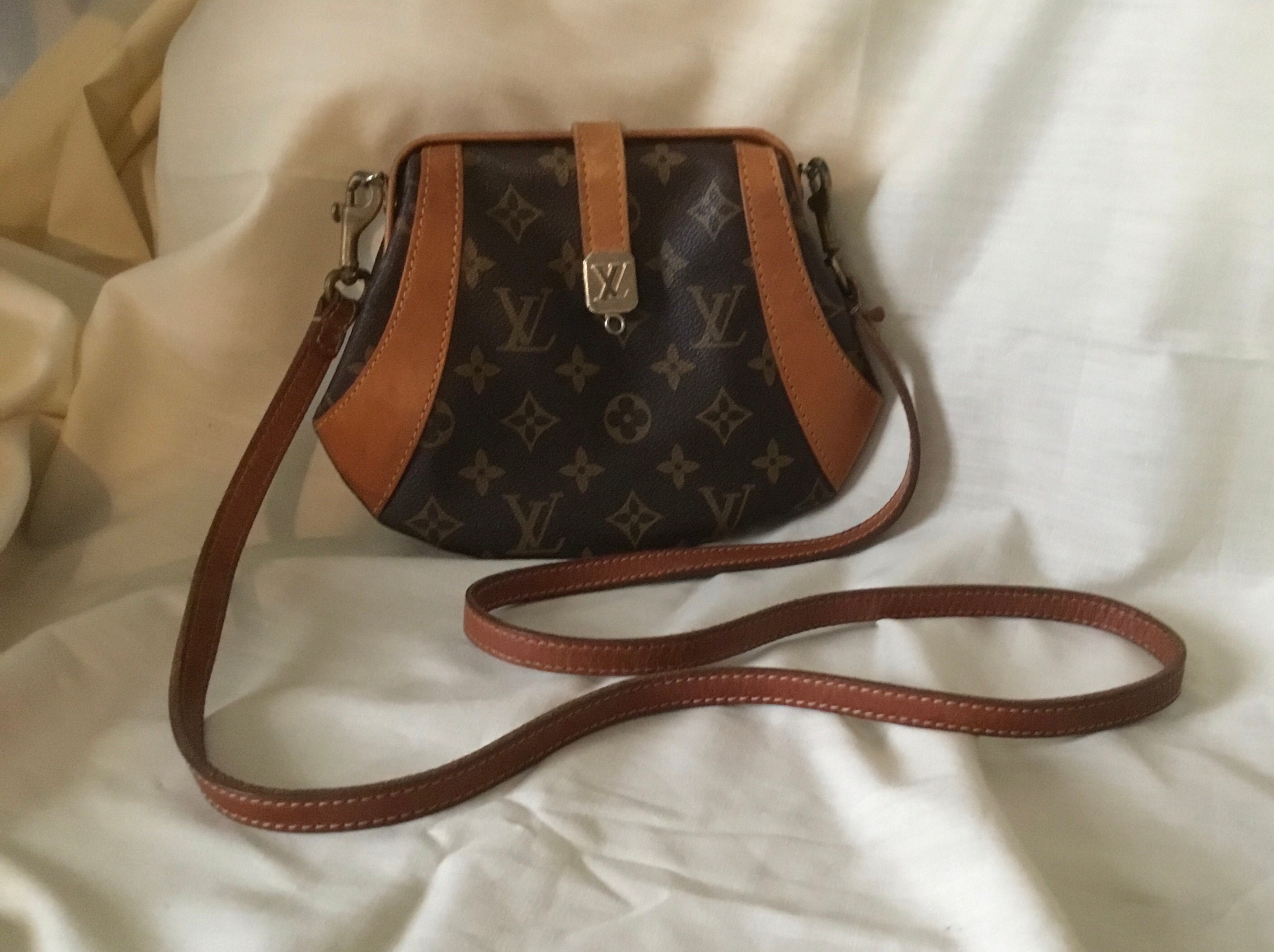 Louis Vuitton Crossbody Bag 