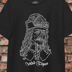 Dracula T-Shirt Vlad Tepes Shirt Vampire Tee Gothic Horror Halloween Costume Style Bram Stoker Gift XS-5X Unisex Ladies Long Sleeve Hoodie