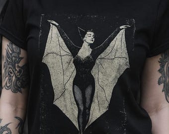 Goth T-Shirt Vintage Bat Lady Shirt Dark Aesthetic Tee Occult Graphic Shirt Gothic Style Bat Tee Gift For Unisex Ladies Long Sleeve Hoodie