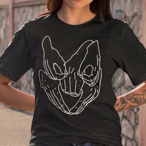 Model donning a soft, high-quality Labyrinth Movie T-Shirt featuring the famous Helping Hands. A tribute to 80s nostalgia, ideal for fans of the fantasy genre and admirers of David Bowie's Goblin King.