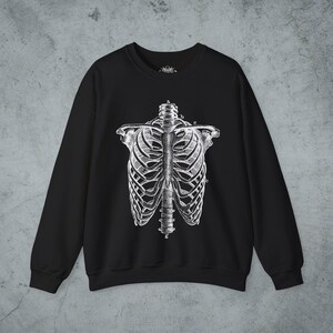Horror T-shirt Skeleton Ribcage Metal Grunge Emo Alternative Goth Gothic Punk Tee Dark Aesthetic Spooky Skeleton Graphic Halloween Bones Crewneck Sweatshirt