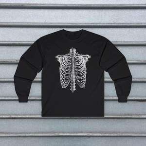 Horror T-shirt Skeleton Ribcage Metal Grunge Emo Alternative Goth Gothic Punk Tee Dark Aesthetic Spooky Skeleton Graphic Halloween Bones Long Sleeve Tee