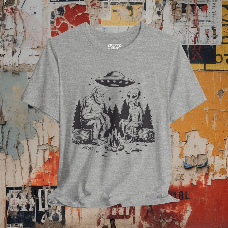 Bigfoot Alien UFO T-shirt Cryptid Campfire Tee Funny Sasquatch Shirt Vintage UFO Graphic Gift for Bigfoot Fans and Cryptid Lovers Heather Stone