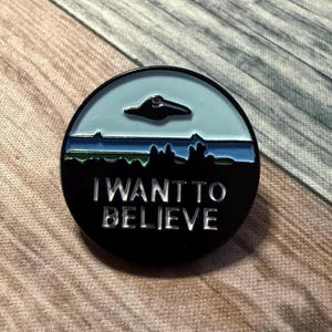 UFO Pin I Want To Believe Button Alien Pinback Button Pin Conspiracy Button UFO Style Gift For Retro Fan