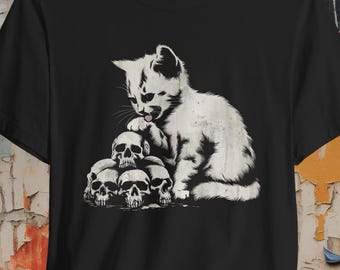 Camiseta con estampado de gato lamiendo una pata / Camiseta con gráfico de calavera / Camiseta de humor negro / Camiseta unisex Bella + Canvas / Ropa de Halloween / Moda gótica