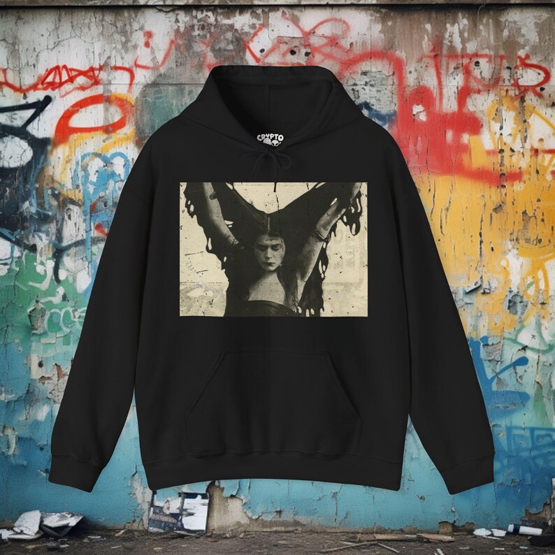 Theda Bara Shirt - Goth Gothic Lady Vampire - Spooky Halloween Punk - Edgy Alternative Fashion - Eerie Dark Style - Horror-Inspired Tee Pullover Hoodie