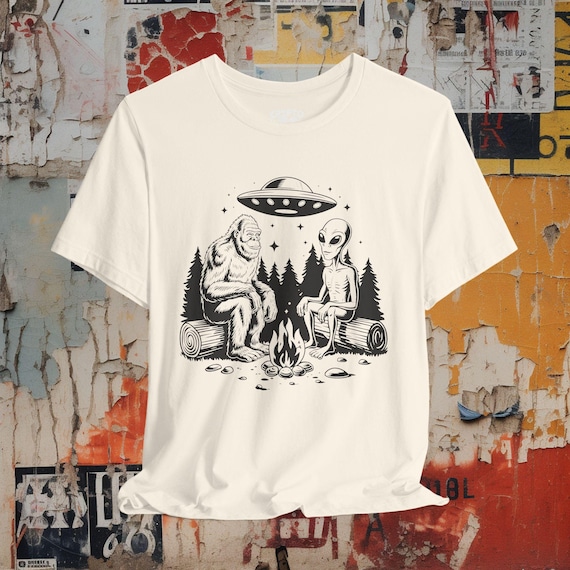 Bigfoot Alien UFO T-shirt Cryptid Campfire Tee Funny Sasquatch Shirt Vintage UFO Graphic Gift for Bigfoot Fans and Cryptid Lovers
