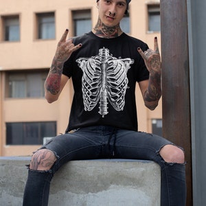 Horror T-shirt Skeleton Ribcage Metal Grunge Emo Alternative Goth Gothic Punk Tee Dark Aesthetic Spooky Skeleton Graphic Halloween Bones imagem 5