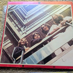 Beatles 1962-1966 Apple Vinyl LP mit roter Umrandung + weißes Album (nur 1 Vinyl).