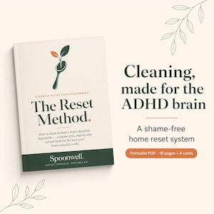 Può includere: Una guida digitale intitolata The Reset Method, con un grafico di un cucchiaio e una foglia su una copertina color crema. Il testo recita A Gentle Guide for ADHD Brains, How to clean & keep a home that feels impossible e Spoonwell. Include 18 pagine e 4 schede.
