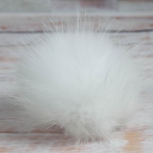 Real Raccoon Fur Pom Pom, Raccoon Fur Pompom, White Pom Pom, Fur Pom Pom for Hat, Detachable Pom Pom, Large Pom Pom, Fluffy Pom Pom