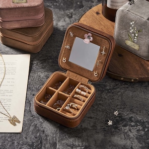 Personalized Travel Jewelry Box, Small Square Earring Organizer, Bridesmaid Gifts Box for Sister, Friend