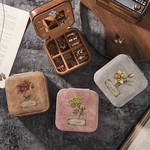 Personalisierte Reise Schmuckschatulle, kleine quadratische Ohrring Organizer, Brautjungfer Geschenke für Schwester, Freundin
