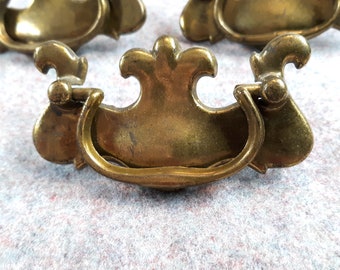 Vintage 1970s Chippendale batwing Drawer Pulls, Brass Finish with Bail, Steel Back, 10 Pieces w/screws