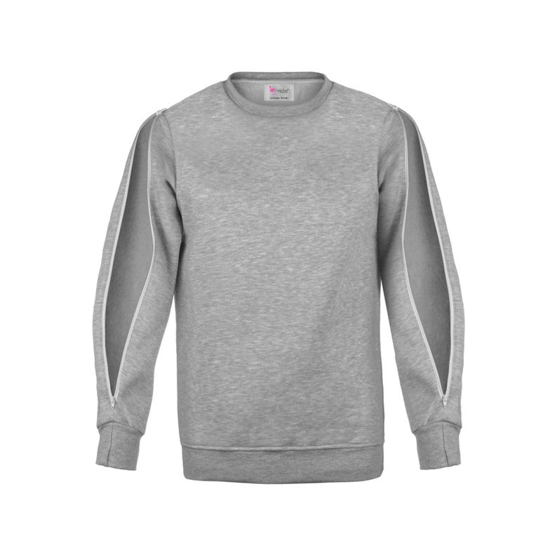 Pu&ograve; includere: Una felpa grigio m&eacute;lange con maniche aperte. Le maniche hanno un bordo bianco a contrasto e una cerniera. La felpa ha un girocollo e polsini e orlo a coste. Una piccola etichetta &egrave; visibile sul retro del collo.