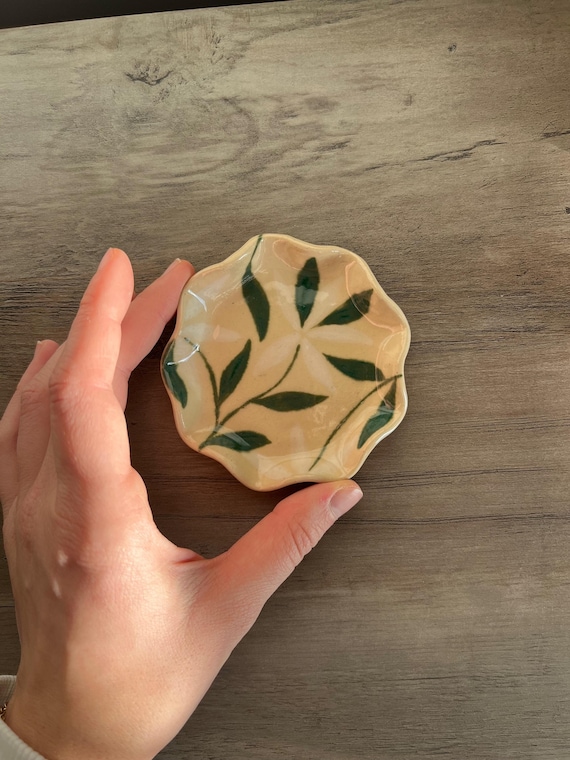 Wavy-Edge Floral Jewelry Dish, Green and White Handmade Ring Holder, Hand-Painted Ceramics