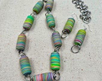 Set di collana e orecchini, in argilla polimerica, realizzati a mano, gioielli sostenibili, regalo per donne.