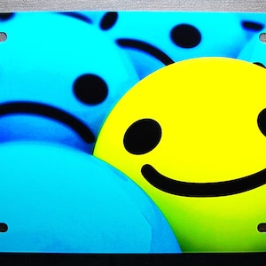 SMILEY Emoji FACCIA FELICE Emoticon Metallo Auto Novità Targa Auto Tag, Sorridi Sii Felice
