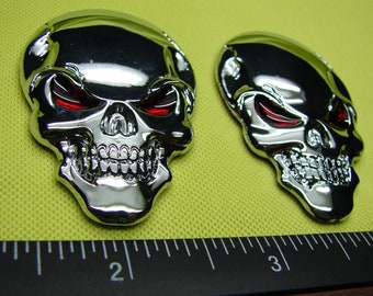 SET von 2 SKULL 3D METAL Silber Chrom-Finish Emblem Aufkleber für Autos und Fahrräder