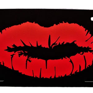HOT LIPS Metal Car Novelty License Plate Auto Tag